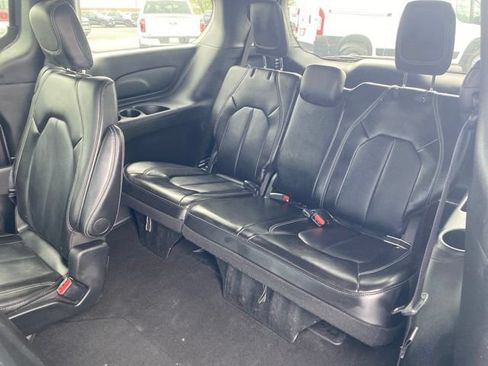Used 2025 Chrysler Pacifica Select FWD image 14