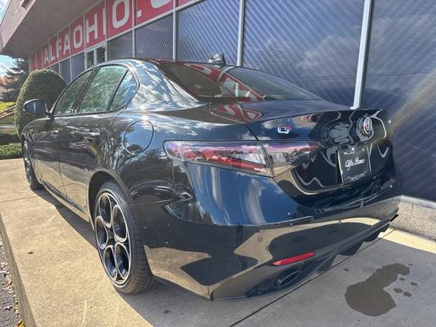 New 2025 Alfa Romeo Giulia AWD image 9