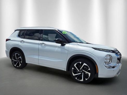 Used 2024 Mitsubishi Outlander SEL FWD image 2