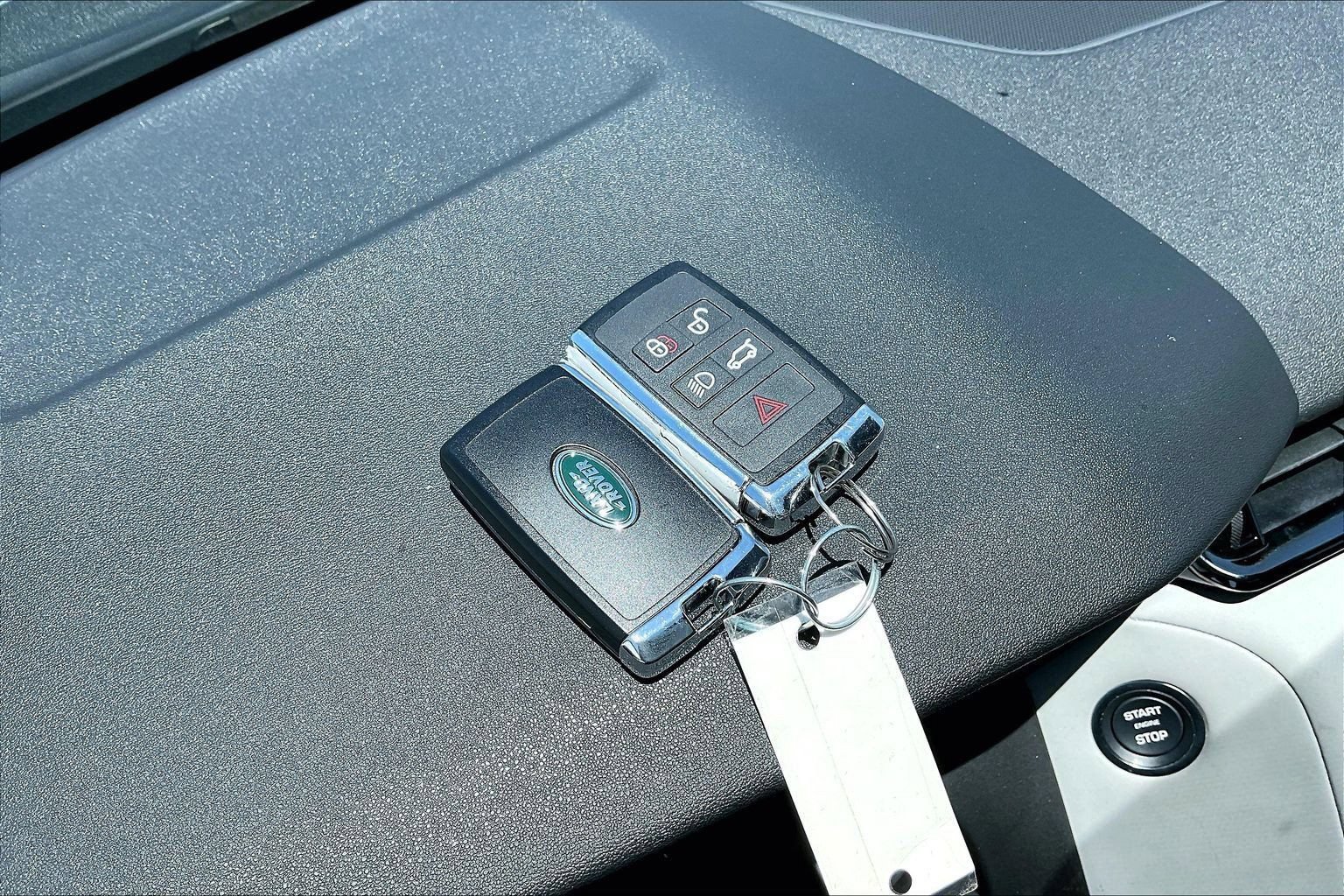 Used 2025 Land Rover Range Rover Velar Dynamic SE AWD/4WD image 14