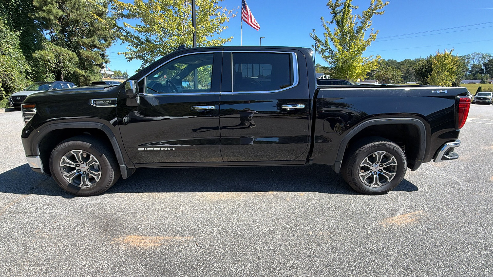 Used 2025 GMC Sierra 1500 SLT AWD/4WD image 11
