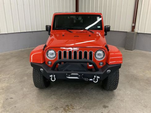 Used 2017 Jeep Wrangler Sahara w/ Connectivity Group AWD/4WD image 10