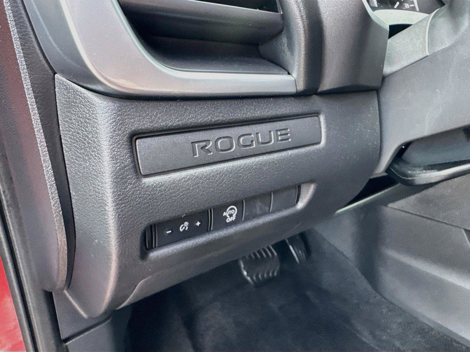 Used 2025 Nissan Rogue S FWD image 14