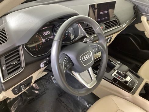 Used 2023 Audi Q5 2.0T Premium w/ Convenience Package image 9