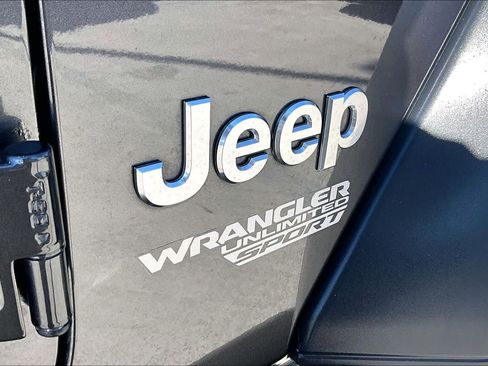Used 2018 Jeep Wrangler Unlimited Sport S image 9