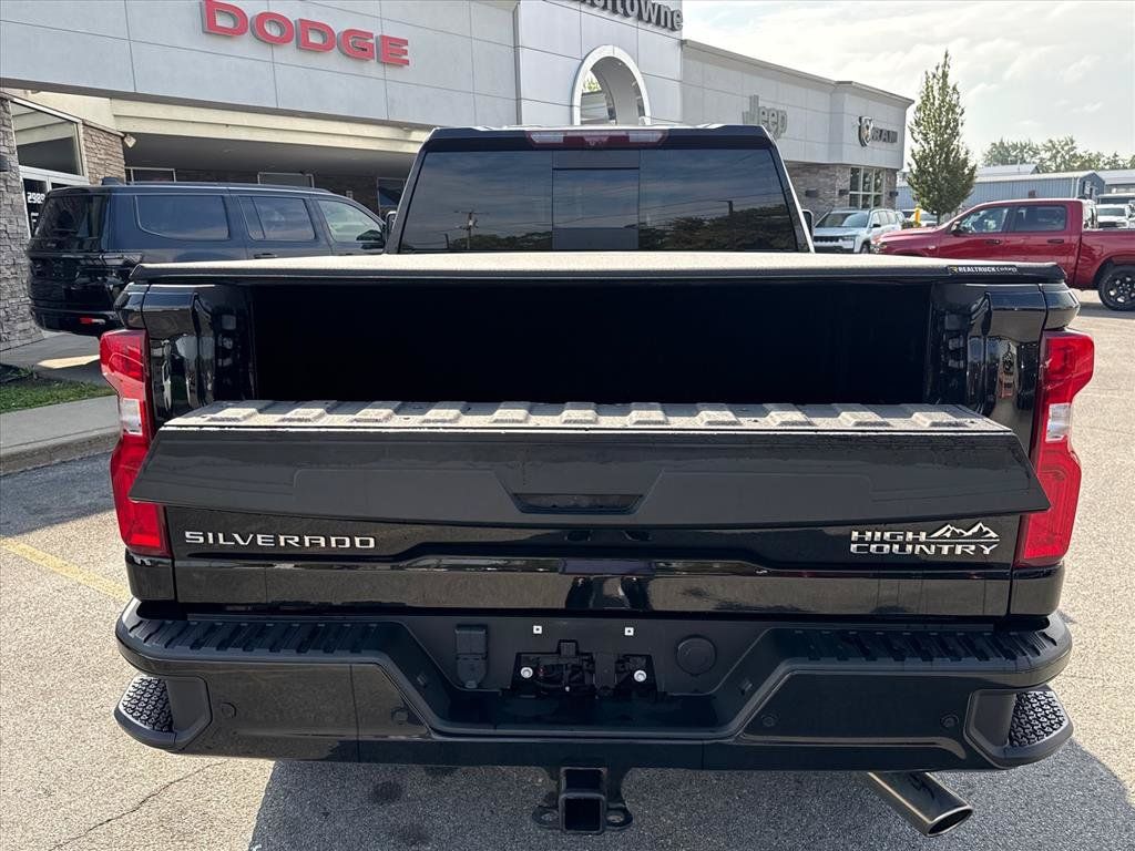 Used 2024 Chevrolet Silverado 2500 High Country w/ High Country Premium Package AWD/4WD image 27