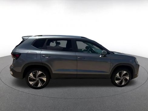 Used 2026 Volkswagen Taos SE AWD/4WD image 16