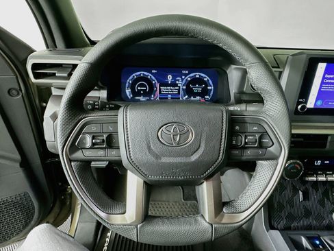 Used 2025 Toyota Tacoma TRD Sport AWD/4WD image 11