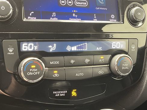 Used 2019 Nissan Rogue SV AWD/4WD image 19