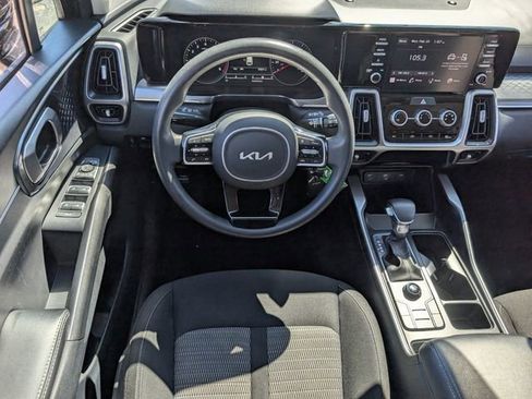 Used 2023 Kia Sorento LX image 10