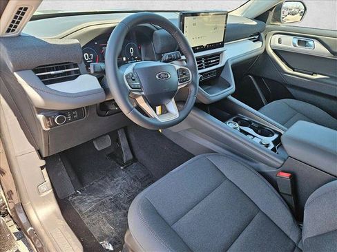 New 2026 Ford Explorer Active RWD image 3