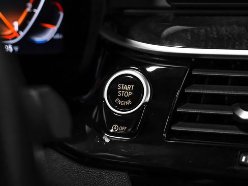 Used 2020 BMW 530i xDrive w/ M Sport Package AWD/4WD image 18