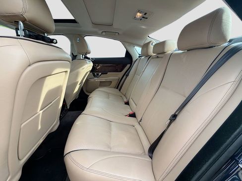 Used 2019 Jaguar XJ R-Sport image 21
