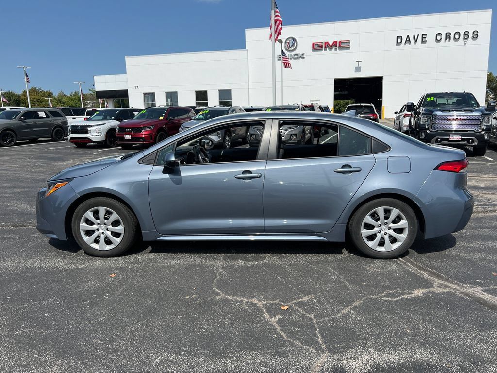 Used 2025 Toyota Corolla LE FWD image 11