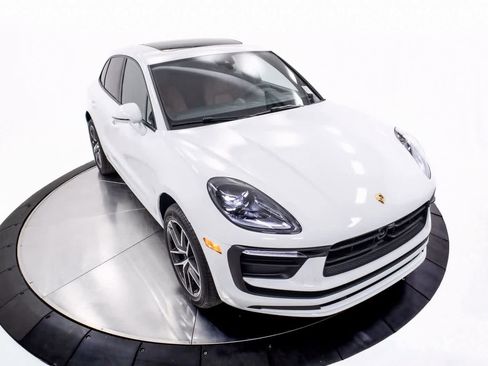 Certified 2025 Porsche Macan image 39