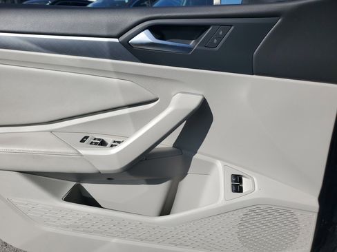 Used 2023 Volkswagen Jetta SE w/ Panoramic Sunroof Package image 25