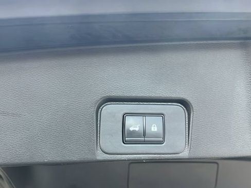 Used 2024 Nissan Rogue SV FWD image 25