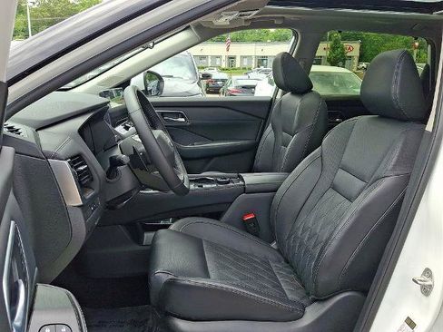 Certified 2025 Nissan Rogue Platinum w/ Tech Package AWD/4WD image 14
