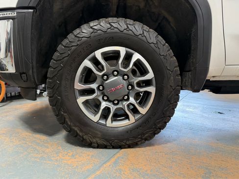 Used 2024 GMC Sierra 3500 SLE w/ SLE Value Package AWD/4WD image 11
