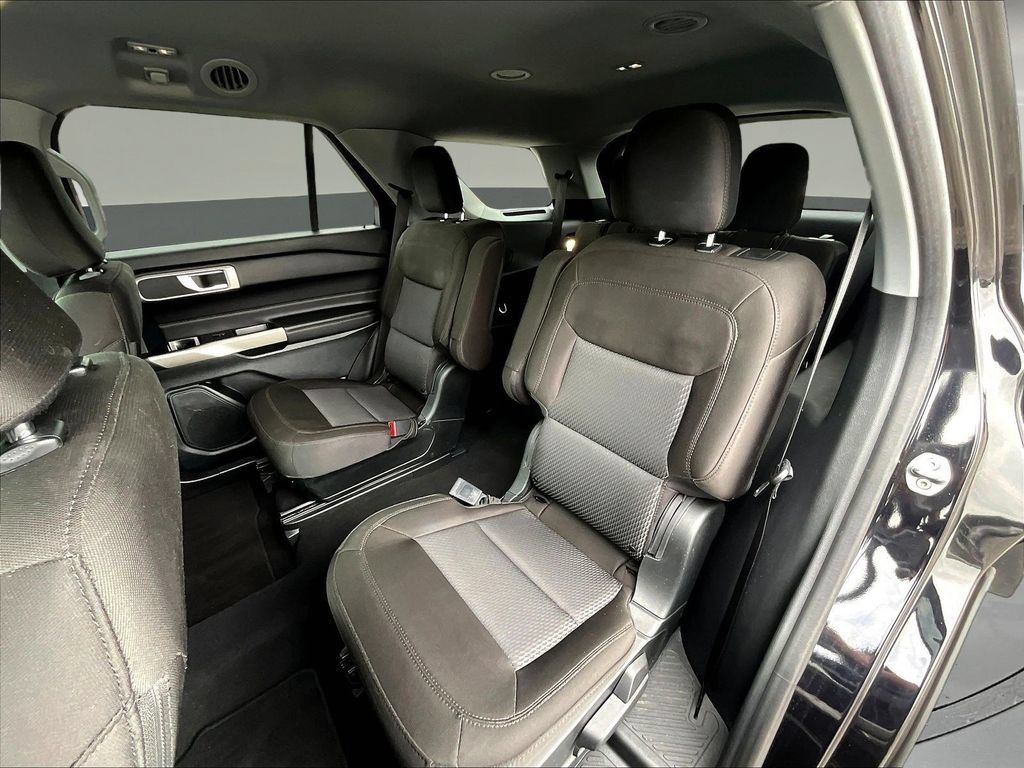 Used 2023 Ford Explorer XLT AWD/4WD image 24