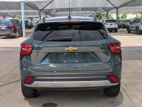 Used 2025 Chevrolet Trax LT FWD image 6
