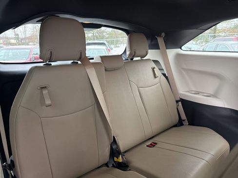 Certified 2024 Toyota Sienna XLE image 17