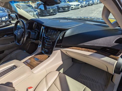 Used 2019 Cadillac Escalade Luxury w/ LPO, Radiant Package AWD/4WD image 31