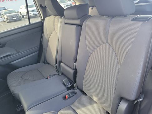 Used 2024 Toyota Highlander LE image 11
