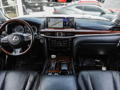 Used 2021 Lexus LX 570 4WD w/ Luxury Package image 20