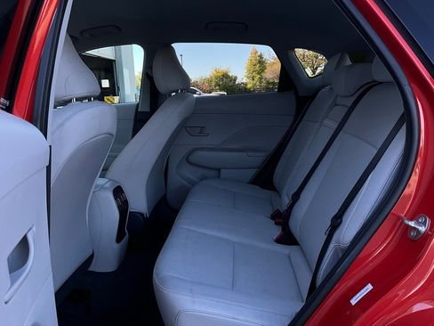 Used 2025 Hyundai Kona SEL image 11