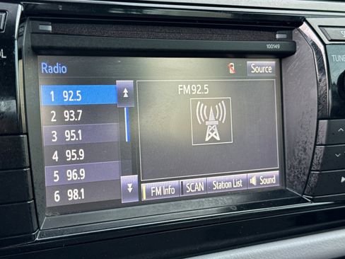 Used 2014 Toyota Corolla LE image 23