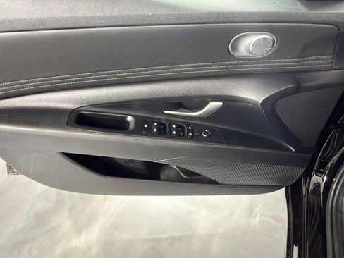 Used 2022 Hyundai Elantra SEL w/ Convenience Package FWD image 8