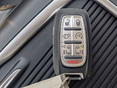 Used 2024 Chrysler Pacifica Touring-L FWD image 32