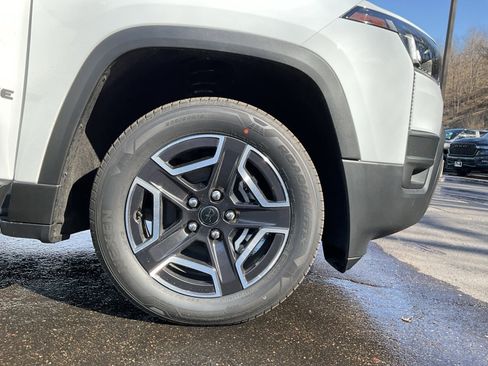 New 2026 Jeep Cherokee Limited image 21