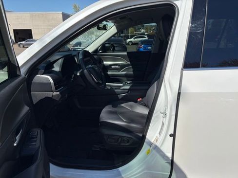 Used 2024 Toyota Grand Highlander XLE image 11