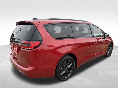 New 2026 Chrysler Pacifica Select w/ S Appearance Package image 5