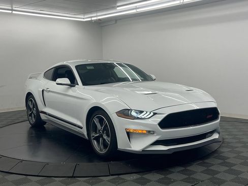 Used 2022 Ford Mustang GT Premium w/ Equipment Group 401A RWD image 3