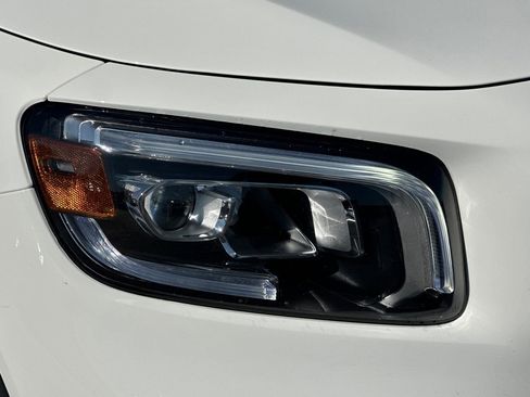 Used 2022 Mercedes-Benz GLB 250 4MATIC image 10