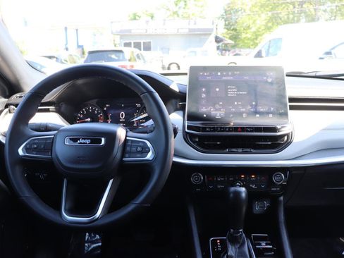 Used 2024 Jeep Compass Limited AWD/4WD image 17