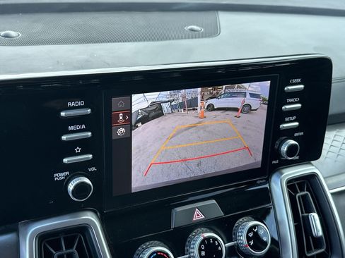 Used 2023 Kia Sorento LX FWD image 21