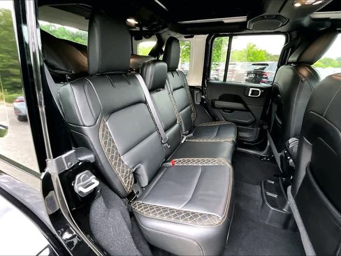 Used 2021 Jeep Wrangler Unlimited Sahara AWD/4WD image 19