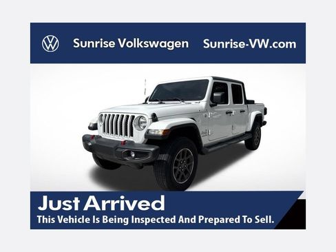 Used 2022 Jeep Gladiator Overland w/ Popular Equipment Package AWD/4WD image 1