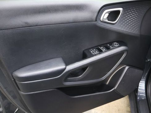 Used 2020 Kia Soul S FWD image 16