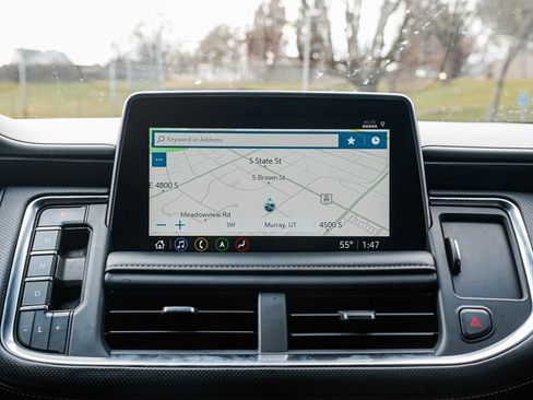 Used 2021 GMC Yukon SLT w/ Rear Media and Nav Package image 12