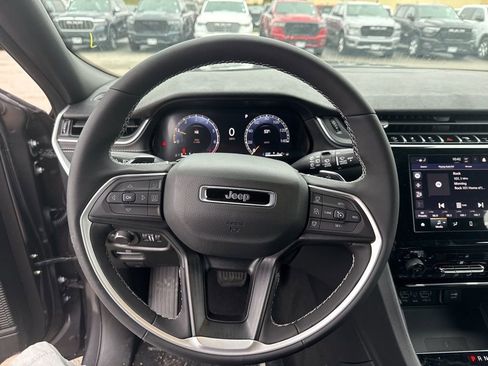 New 2025 Jeep Grand Cherokee 4WD image 10