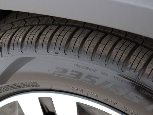 New 2025 Mercedes-Benz GLB 250 image 24