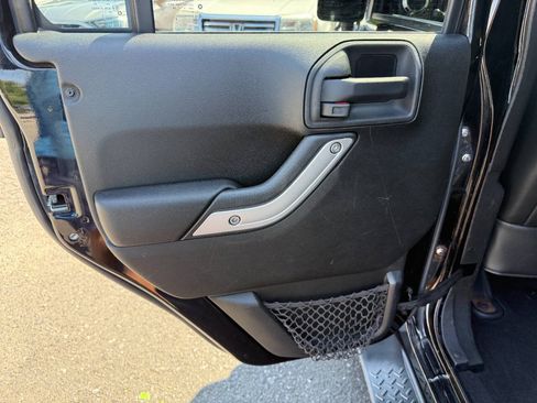 Used 2015 Jeep Wrangler Unlimited Sahara w/ Connectivity Group AWD/4WD image 26