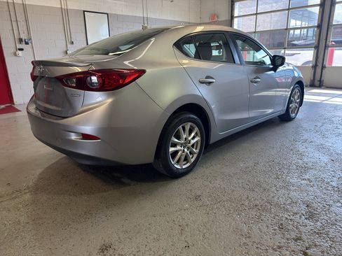 Used 2016 MAZDA MAZDA3 i Touring w/ Popular Equipment Package FWD image 6