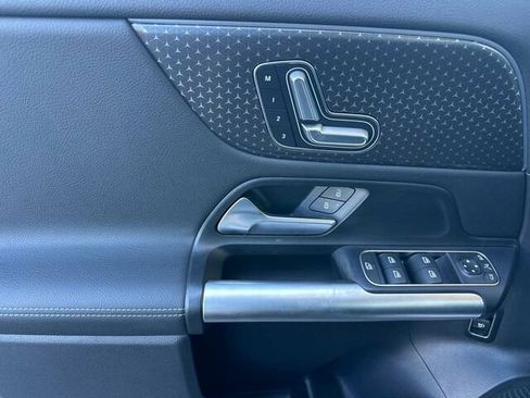 Used 2025 Mercedes-Benz GLA 250 4MATIC image 13