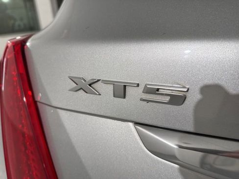 Used 2018 Cadillac XT5 Premium Luxury AWD/4WD image 9